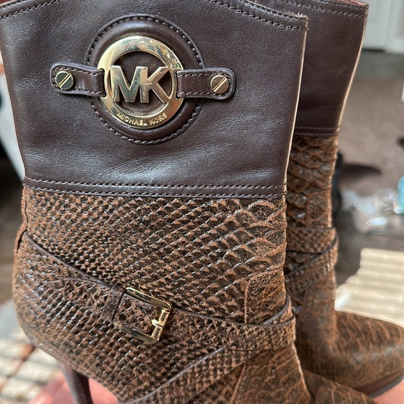 Micheal Kors snake skin boots. - Picture 2 of 7